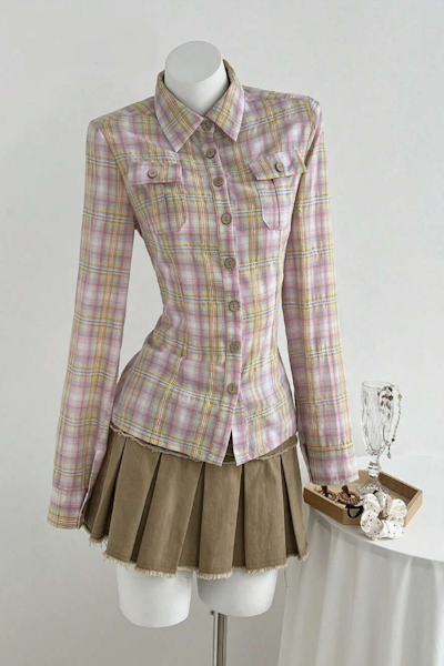 Neo-Future and Tech Fashion Style 2026 Model in futuristic streetwear walking with confidence, representing tech fashion trends