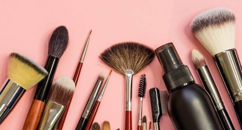 Professional makeup brush cleaner mat with soap solution, various brushes being cleaned properly, beauty tool hygiene maintenance preventing bacterial contamination - InfoProds 2026