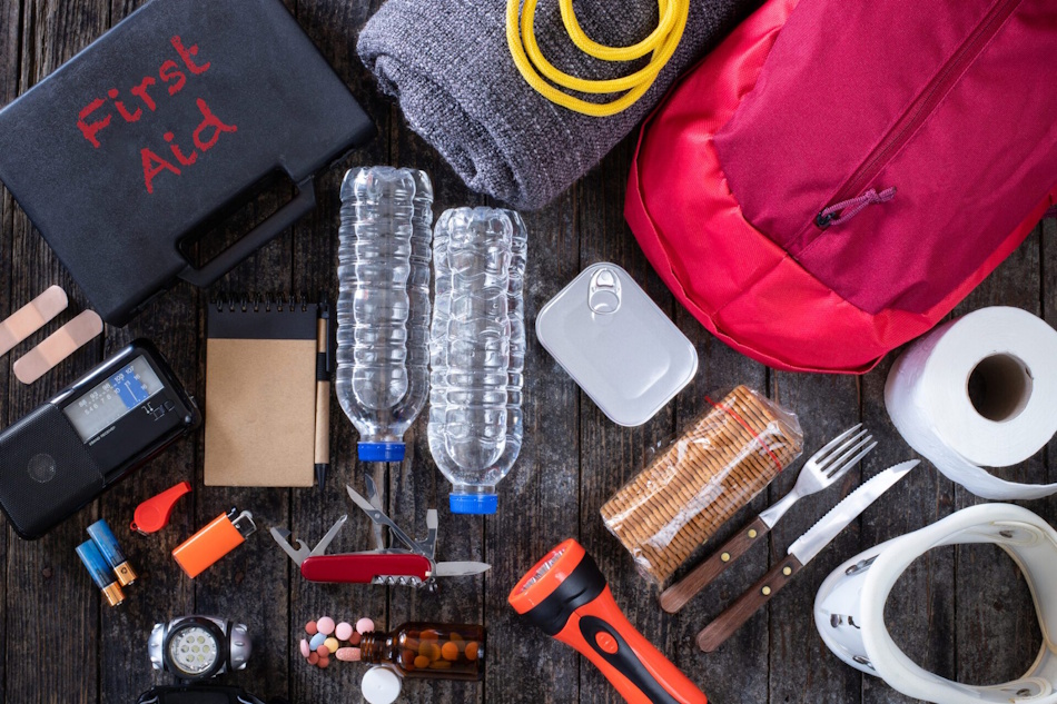 Complete winter car survival kit displaying emergency blankets, first aid supplies, flashlight, food, water, and cold weather gear essential for stranded vehicle survival preparedness and safety - InfoProds 2026