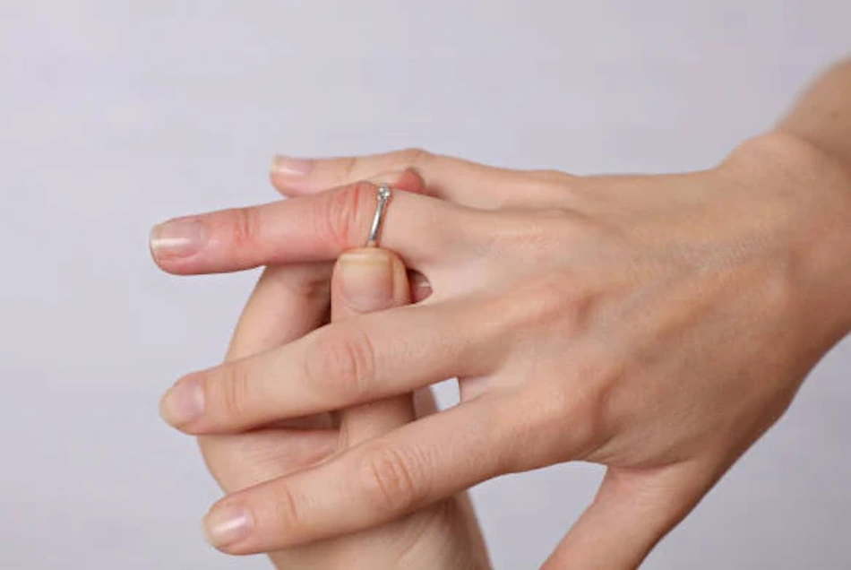 Close-up photograph of human hands displaying natural finger size variations, knuckle prominence, and anatomical factors affecting ring sizing accuracy, illustrating biological changes that impact jewelry fit throughout different times of day - InfoProds 2026