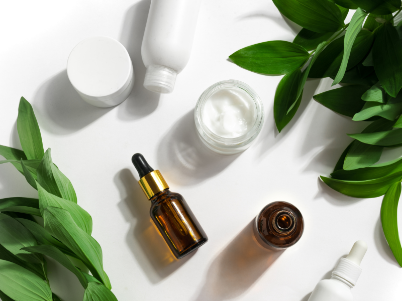 Safe Natural Beauty Products Alternative Collection of safe clean beauty products with natural ingredients, transparent labeling, and absence of toxic chemicals offering healthier alternatives to conventional cosmetics with harmful ingredients - InfoProds 2026
